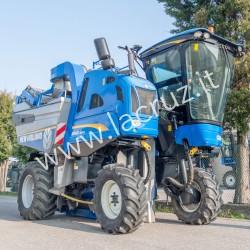 SELBSTFAHRENDER TRAUBENVOLLERNTER NEW HOLLAND 9060L - V095